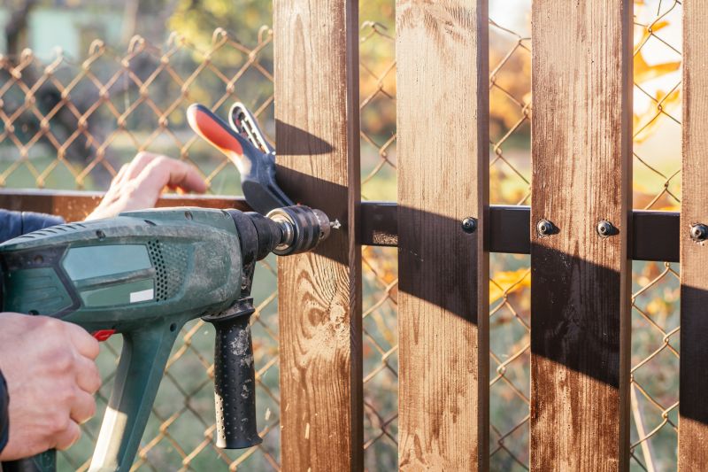 Who Does Fence Repairs